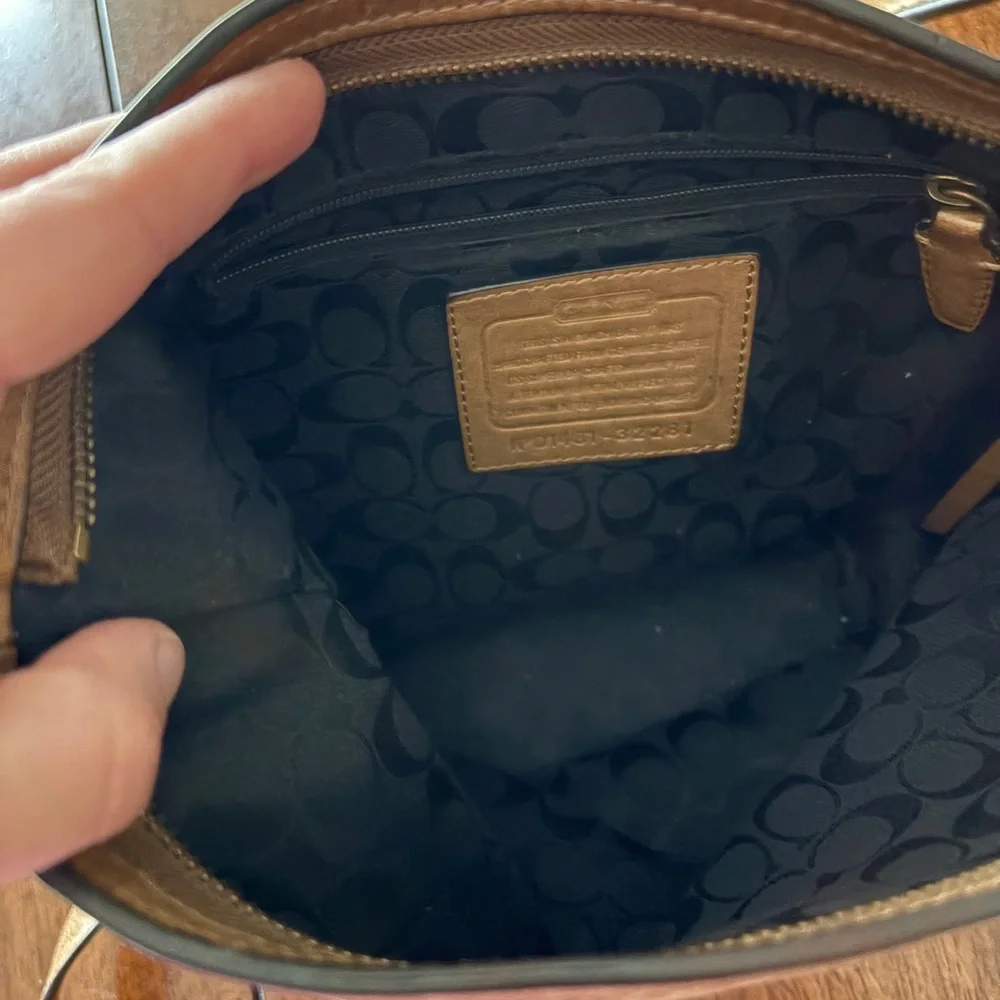 Coach Tan Crossbody Bag with Classic Design - Picture 8 of 13